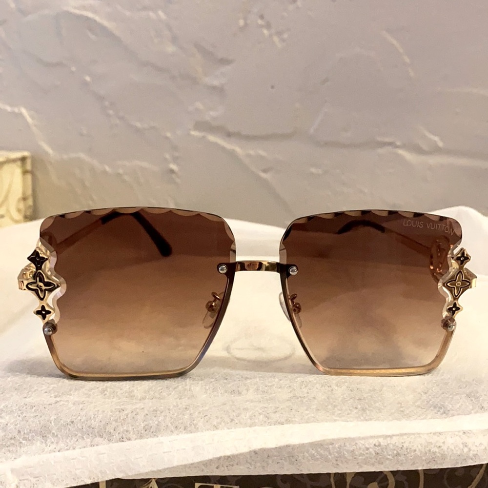 Sunglasses 🤩